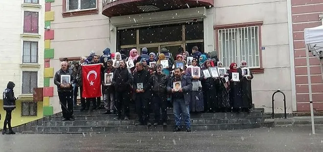 Diyarbakır Anneleri HDP binasını inletti: Kahrolsun PKK