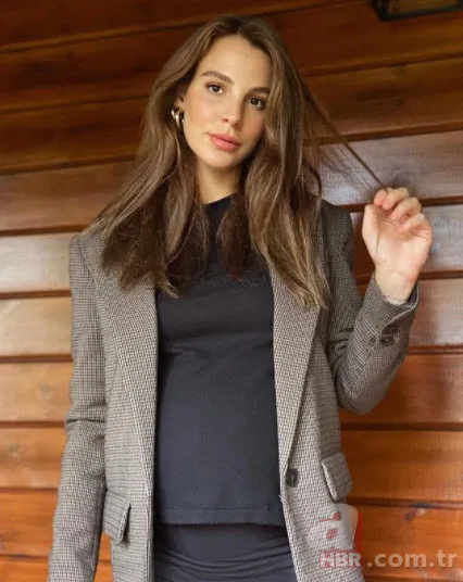 Hülya Koçyiğit’in torunu Aslışah Alkoçlar anne oldu! Aslışah Alkoçlar ve Kaan Demirağ’ın oğlu dünyaya geldi 3