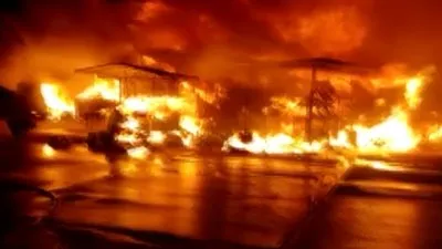 Akaryakıt istasyonu yanında korkutan yangın