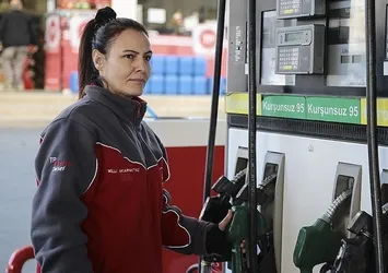 Rusya-Ukrayna savaşı Avrupa'yı vurdu! Akaryakıt fiyatları uçtu: Bir günde 8 euro zam