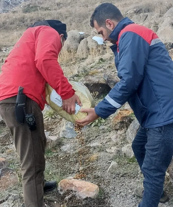 nemrut-kalderasinda-turistler-mahsur-kaldi-imdatlarina-akut-yetisti-1639749119322.jpg Nemrut Kalderası’nda turistler mahsur kaldı! İmdatlarına AKUT yetişti - 3