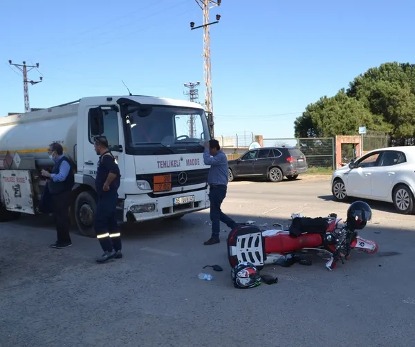 1649742388325.jpg Tekirdağ'da feci kaza! Motosiklet tankerle kafa kafaya çarpıştı - 1