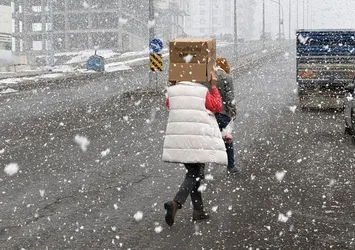 Mart kapıdan baktırdı! Erzurum, Kars ve Ardahan'da kar etkili oldu