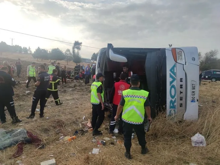 Amasya’da yolcu otobüsü devrildi! Çok sayıda ölü ve yaralı var! İşte olay yerinden ilk görüntüler