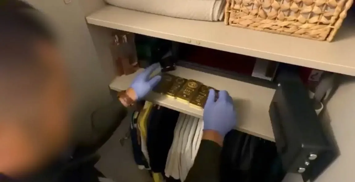 Adreslerden 10 kilo külçe altın çıktı - 1