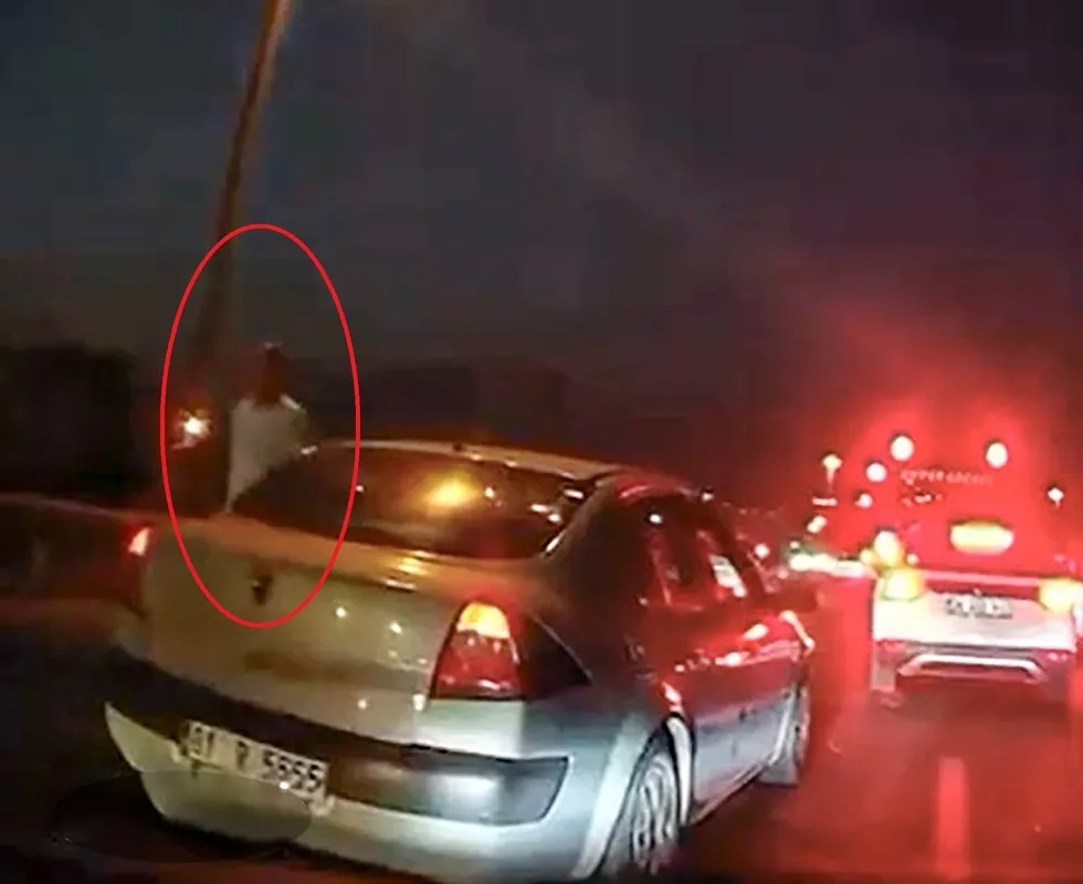 1789309736197.jpg Yol verme tartışması akılalmaz bir oyuna dönüştü: Sahte başkomiser yakayı ele verdi - 3