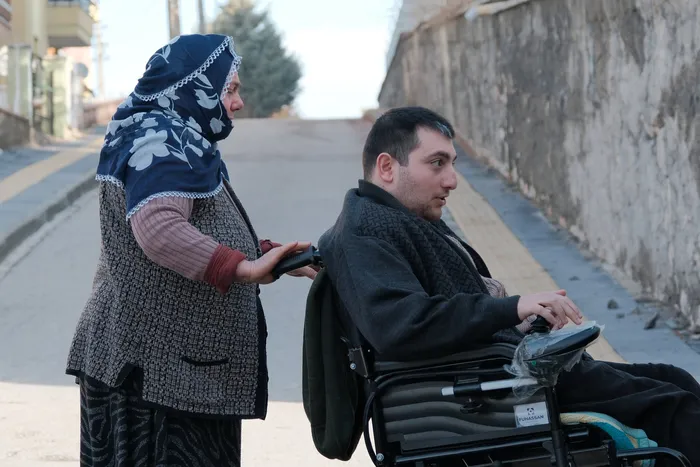 anne-sevgisi-sinir-tanimiyor-14-yil-boyunca-engelli-oglunu-sirtinda-tasidi-1770497402110.jpg Fotoğraf (AA)