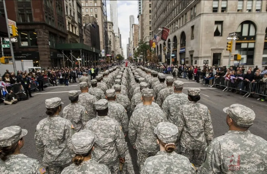 Trump'tan kendine doğum günü hediyesi! ABD ordusunun 250. yılına denk gelecek: Tanklar, tüfekler havada uçuşacak 10