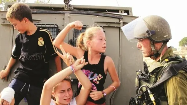 Yahudiler Filistinlilerin evlerine saldırdı! Bir kız çocuğunu kaçırmak istediler