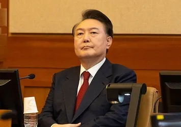 Güney Kore'de Devlet Başkanı Yoon görevden azledildi