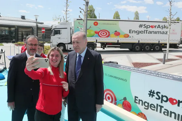 Son dakika: Başkan Erdoğan'dan “Spor Aşkı Engel Tanımaz” Özel Eğitim Okullarına Spor Malzemesi Dağıtım Töreni’nde önemli açıklamalar - 5
