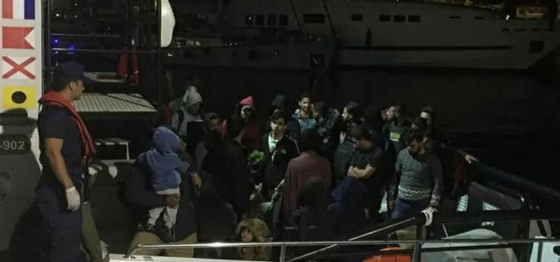 İzmir'de 4 ayrı botta 251 göçmen yakalandı