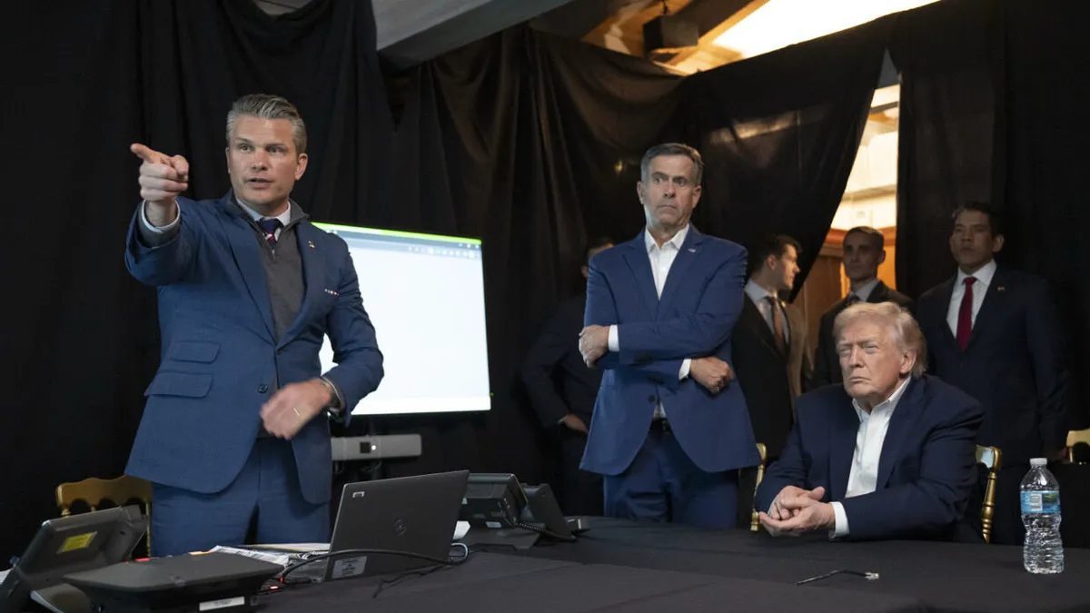 Trump’ın operasyonu izlediği anlara ait fotoğraflar paylaşıldı