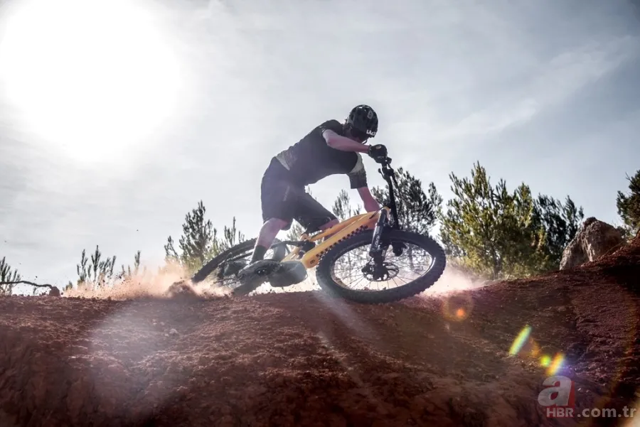 Peugeot yeni elektrikli bisikletini tanıttı 1