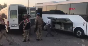 Şanlıurfa’da jandarmaları taşıyan otobüsle TIR çarpıştı!