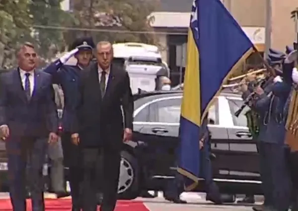 baskan-recep-tayyip-erdogan-bosna-hersekte-aciklamalarda-bulunuyor-1630084487929.jpg