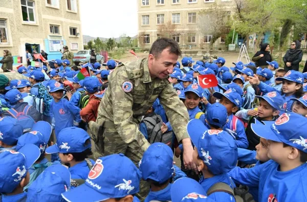 "Türkiye neden Afganistan’da?" sorusunun yanıtı! MSB fotoğrafları paylaştı - 2
