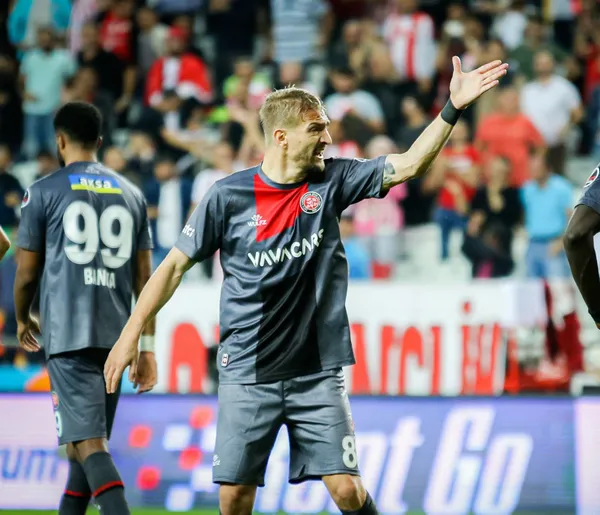 Caner Erkin Beşiktaş'a haber yolladı: Boş sözleşmeye imza atarım - 3