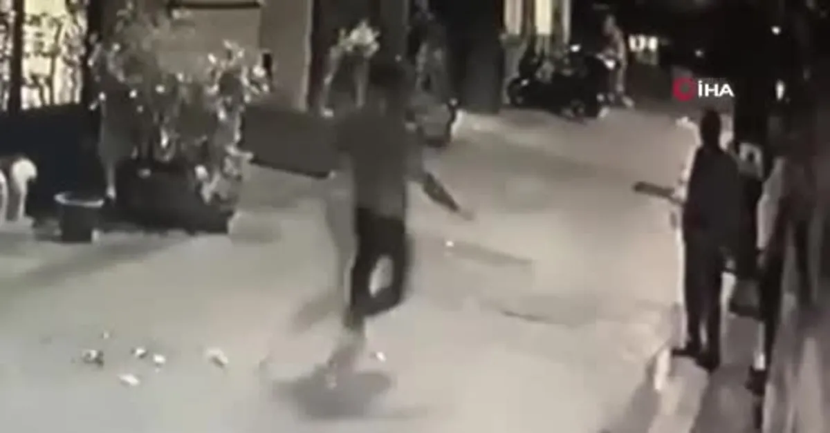 Taksim'de yan bakma kavgası