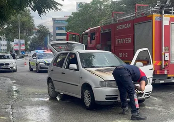 Erzincan'da seyir halindeki araç yandı