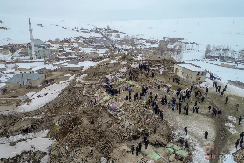 Van'daki göçük altından 3 çocuk cesedi çıkartan itfaiyeci konuştu 20