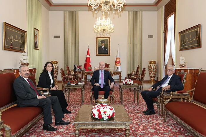 imraliyi-ziyaret-eden-dem-heyeti-mhp-lideri-bahceli-ile-gorustu-1735819756751.jpg TBMM Başkanı Kurtulmuş DEM Parti heyetini kabul etti (AA)