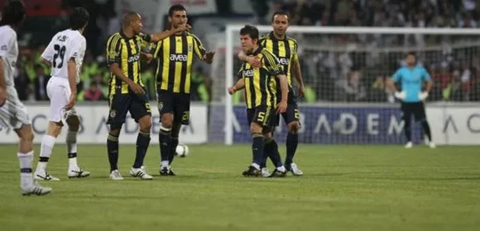 Tekme yumruk kafa ve daha niceleri! İşte Türk futboluna damga vuran futbolcu kavgaları