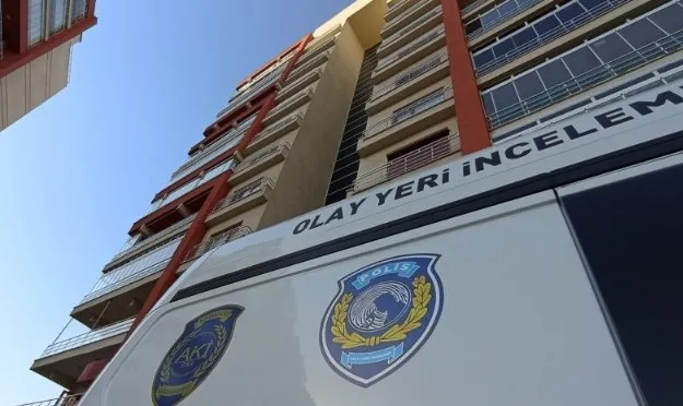 pes-dedirten-olay-evdeki-silahla-oynayan-cocuk-kendini-vurdu-1717627109142.jpg Pes dedirten olay! Evdeki silahla oynayan çocuk kendini vurdu - 1