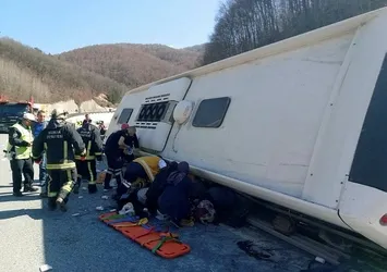 Bursa'da yolcu otobüsü devrildi! 7 ölü 35 yaralı