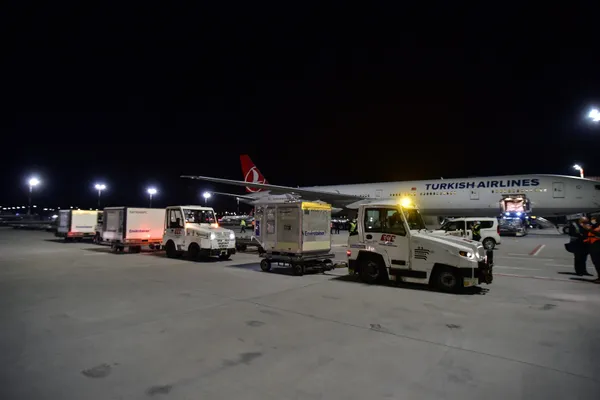 35-milyon-doz-asi-daha-turkiyede-sinovac-asisinda-yeni-sevkiyat-1611890744606.jpg 3,5 milyon doz aşı daha Türkiye'de! Sinovac aşısında yeni sevkiyat - 3