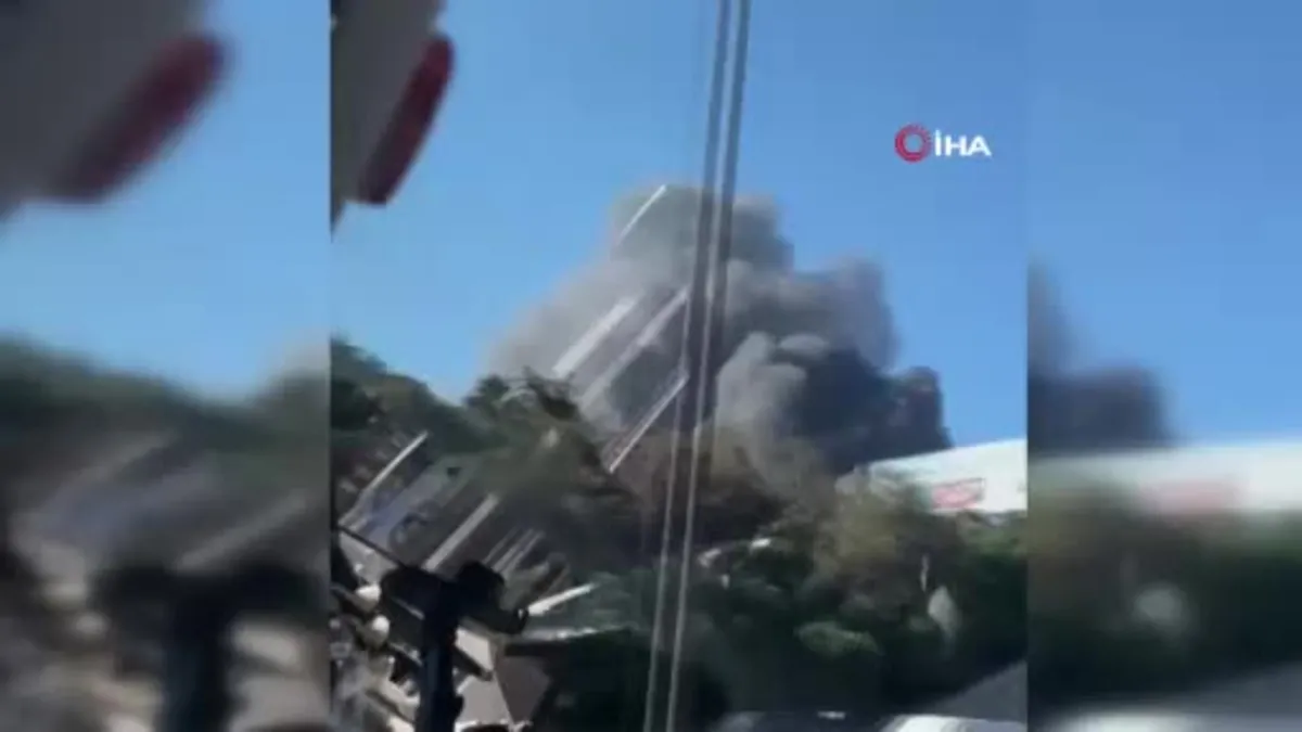 Gaziosmanpaşa'da iş yerinde yangın paniği
