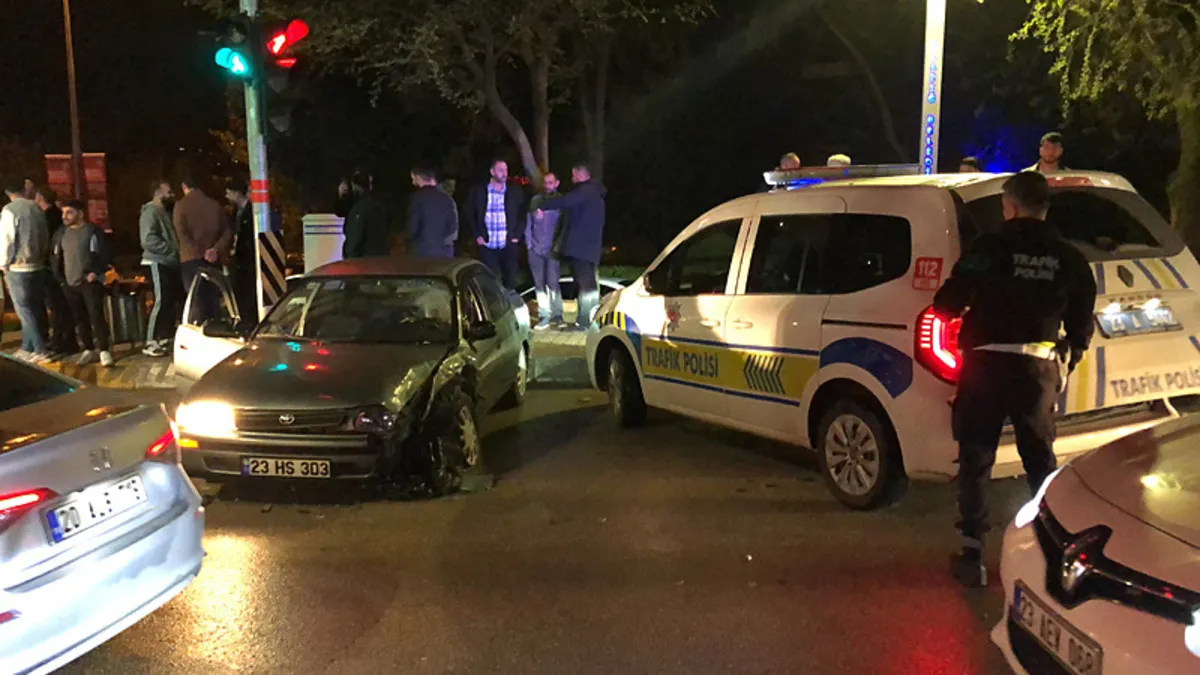Elazığ'da iki otomobil çarpıştı: 2 yaralı