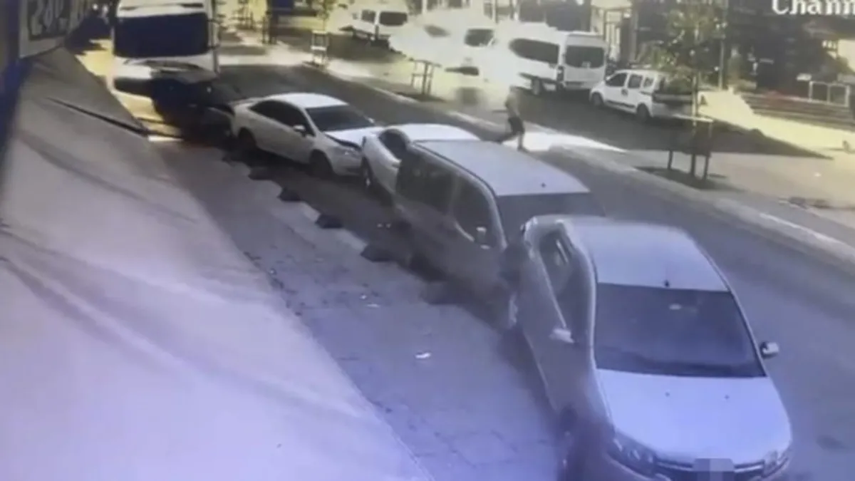 İstanbul'da dehşet kaza! Yokuş aşağı kayan tır dehşet saçtı: 5 araç birbirine girdi