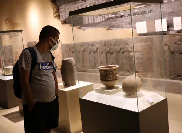 3 bin 700 yıllık tarihi eserdeki gülücük emojisine yoğun ilgi