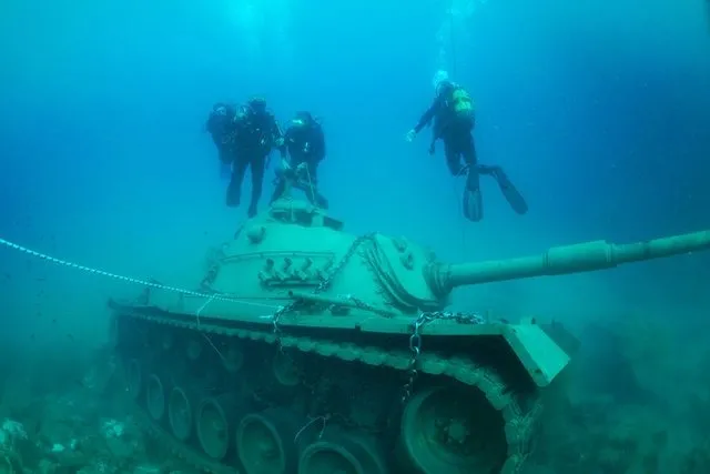 45 tonluk tank Akdeniz’e bırakıldı