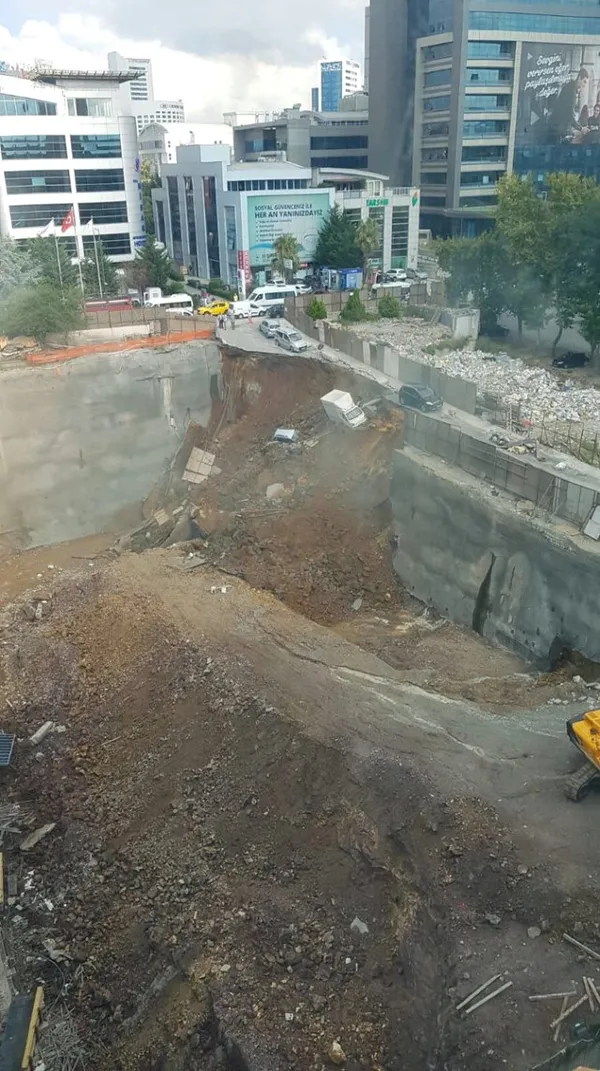 Ümraniye'de istinat duvarı çöktü - 3