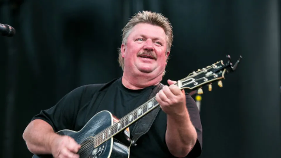 ABD’li ünlü şarkıcı Joe Diffie koronavirüs nedeniyle hayatını kaybetti