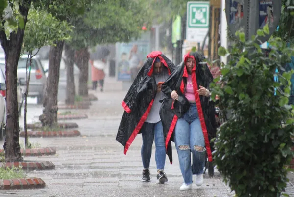 sibirya-uzerinden-giris-yapti-istanbullular-dikkat-beklenen-saganak-basladi-meteorolojiden-flas-uyari-1701663828473.jpg Sibirya üzerinden giriş yaptı 🌧️ İstanbullular dikkat: Beklenen sağanak başladı | Meteoroloji'den flaş uyarı - 7