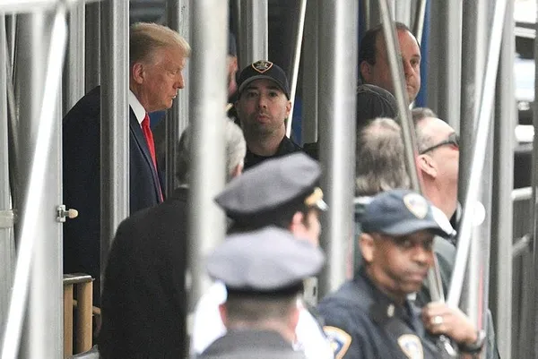 son-dakika-eski-abd-baskani-donald-trump-prosedur-geregi-tutuklandi-1680637317208.jpeg SON DAKİKA | ABD'de tarihi gün! Eski Başkan Trump önce tutuklandı sonra serbest kaldı! Dikkat çeken ilk yorum: Asla düşünmezdim - 10