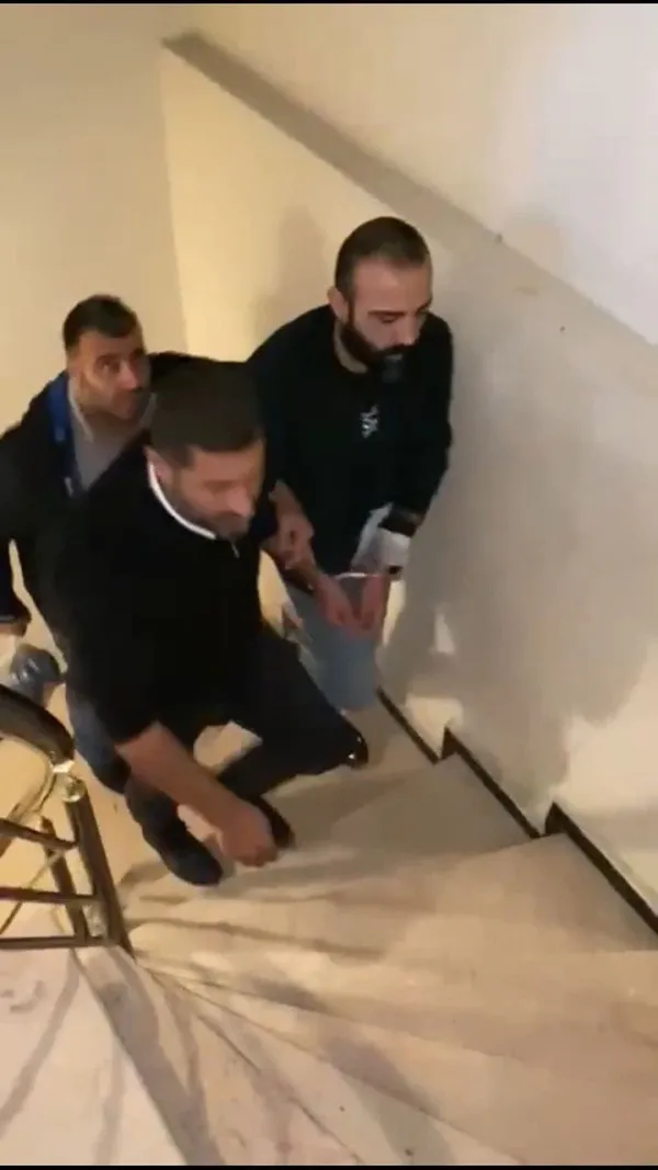 istanbulda-saplantili-asik-dehseti-anne-ve-kizi-olduren-komsu-yakalandi-1665642556468.jpg İstanbul’da aşık oldum dediği kadını ve annesini vurdu! Saplantılı komşu yakalandı - 5