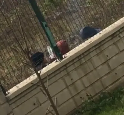 1612098558135.jpg 3 çocuğun yürek sızlatan görüntüsü! Polis inceleme başlattı - 3