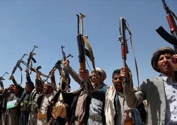 Yemen'deki Husiler açıkladı: İsrail kentlerine 10 füze ve İHA'larla operasyon!