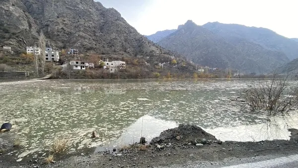 1670654323883.jpg Yusufeli Barajı’nda su seviyesi 47 metreye ulaştı! Boşaltılan evler sular altında kalmaya başladı - 2