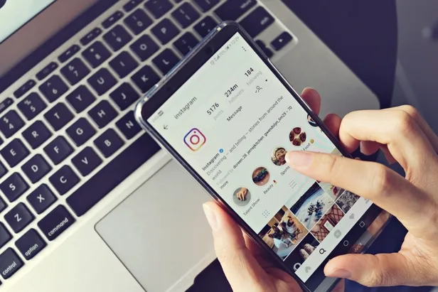 artik-instagram-hikayelere-yorum-eklenebiliyor-yeni-ozellik-instagram-tarafindan-tum-kullanicilara-sunuldu-1693318442083.jpg Artık Instagram hikayelere yorum eklenebiliyor! Yeni özellik Instagram tarafından tüm kullanıcılara sunuldu - 3