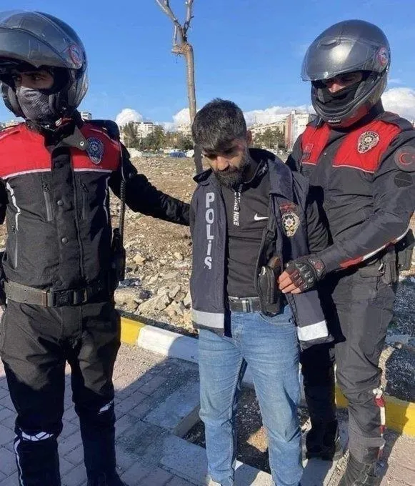 yardim-tirlarini-gasp-etmeye-kalkan-alcaklar-gozaltina-alindi-1676037223630.jpeg Yardım TIR’larını gasp etmeye kalkan alçaklar gözaltına alındı! - 5