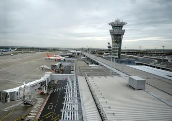 Paris Orly Havalimanı'nda bomba ihbarı