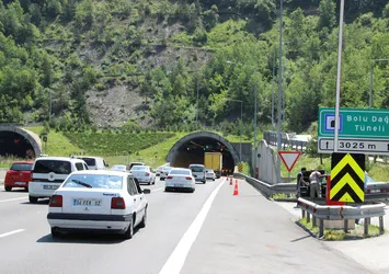Bakım çalışmaları erken bitti! Bolu Dağı tüneli ulaşıma açıldı