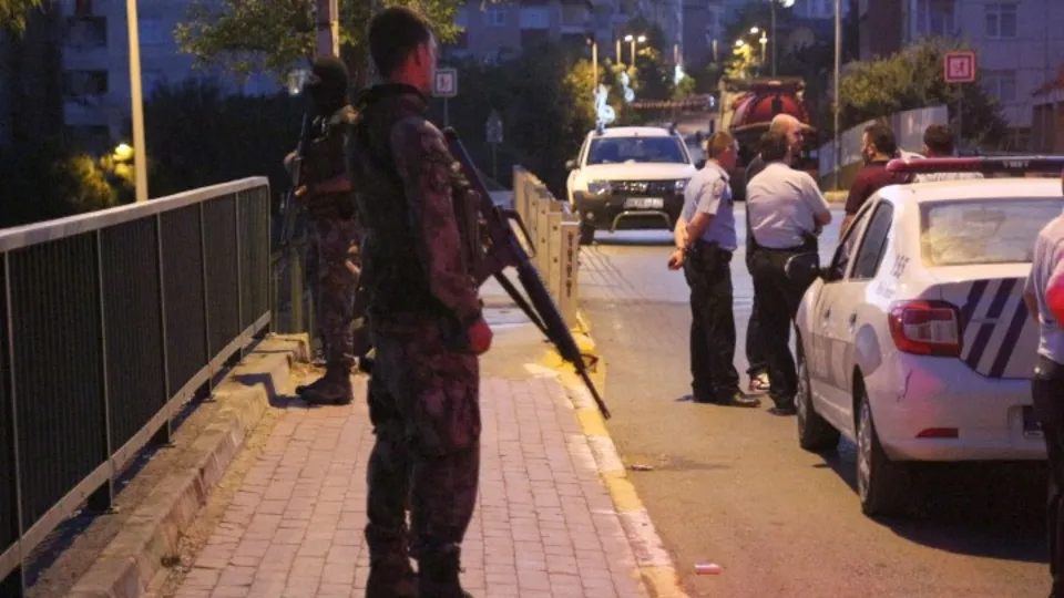 İstanbul'da polise alçak saldırı!
