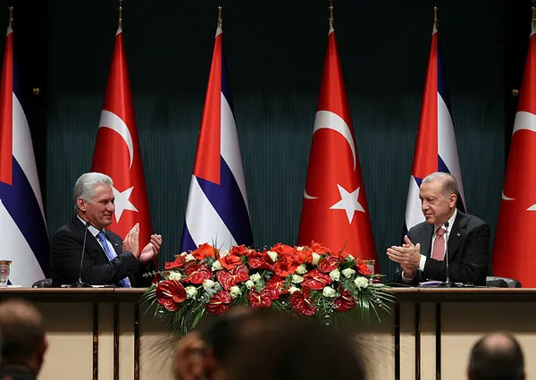 baskan-erdogan-ile-kuba-devlet-baskani-bermudezden-flas-aciklamalar-hedef-200-milyon-dolar-6-anlasma-1669223633490.jpg Başkan Erdoğan ile Küba Devlet Başkanı Bermudez'den flaş açıklamalar: Hedef 200 milyon dolar! 6 anlaşma... - 6
