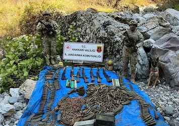 Hakkari'deki PKK'ya ait silah ve mühimmat ele geçirildi